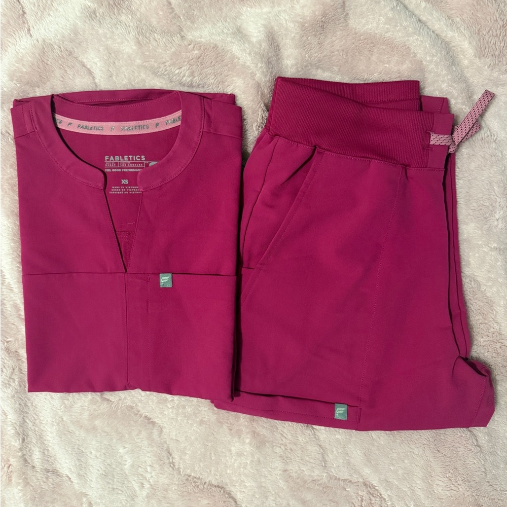 Fabletics scrubs set in color Hibiscus